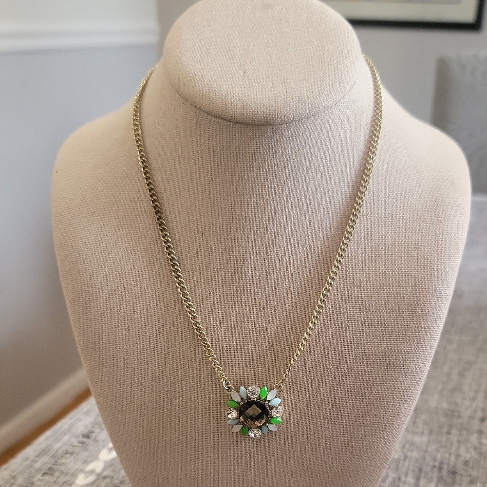 Vintage Cottagecore Elegant Gold and Green Necklace